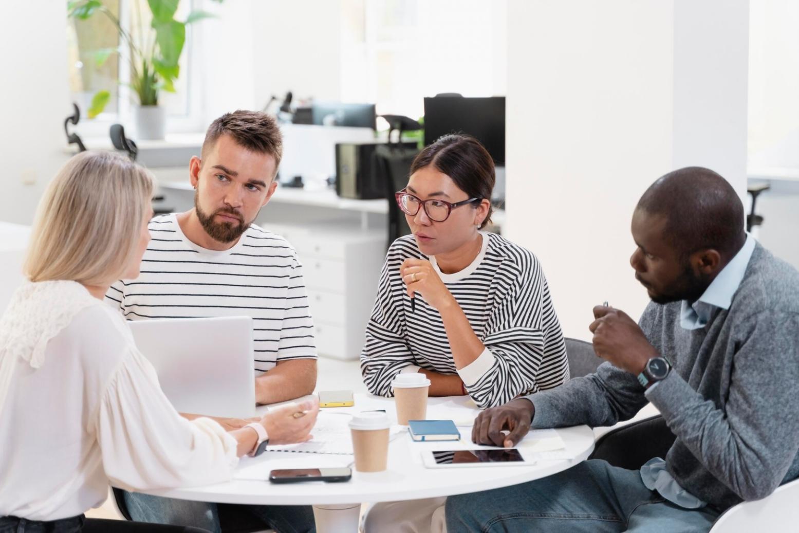 Évaluation d'investissement avec calculatrice et rapports
